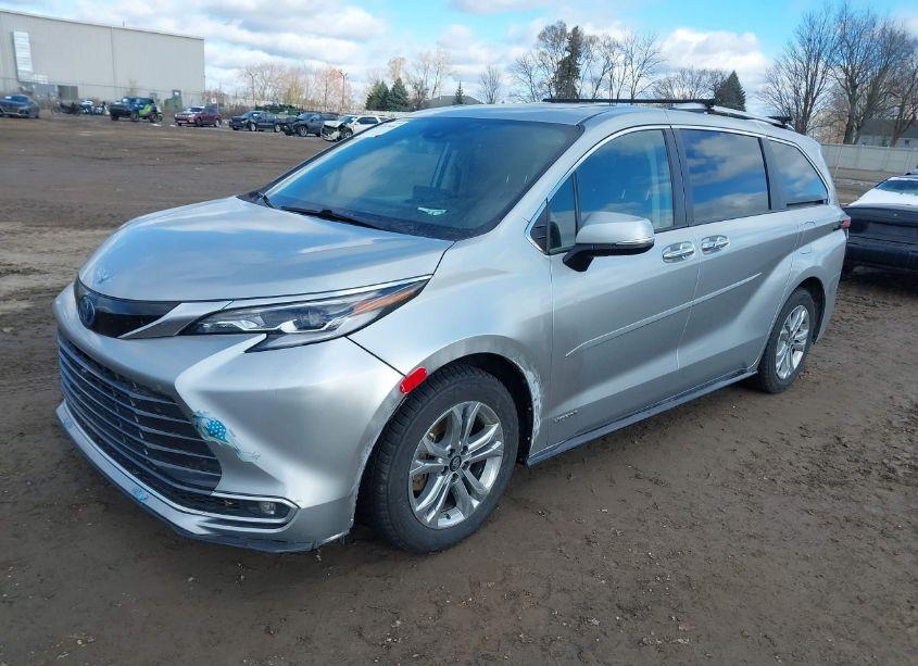 Photo 2 of 2021 Toyota Sienna PLATINUM (VIN 5TDESKFC3MS035051)