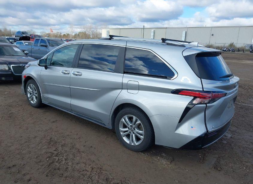 Photo 3 of 2021 Toyota Sienna PLATINUM (VIN 5TDESKFC3MS035051)