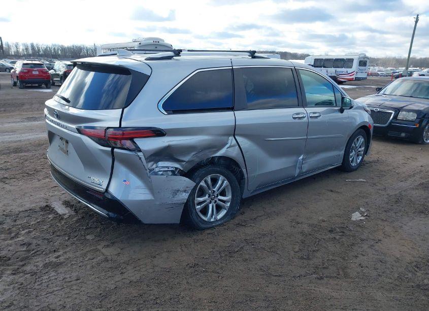 Photo 4 of 2021 Toyota Sienna PLATINUM (VIN 5TDESKFC3MS035051)