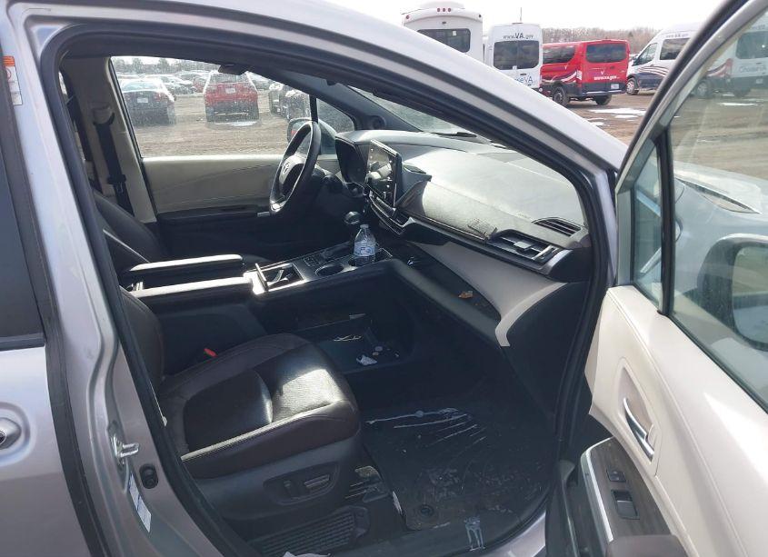 Photo 5 of 2021 Toyota Sienna PLATINUM (VIN 5TDESKFC3MS035051)