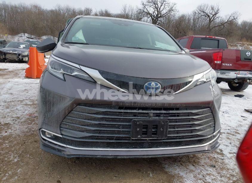 Photo 12 of 2023 Toyota Sienna PLATINUM (VIN 5TDESKFC3PS078602)