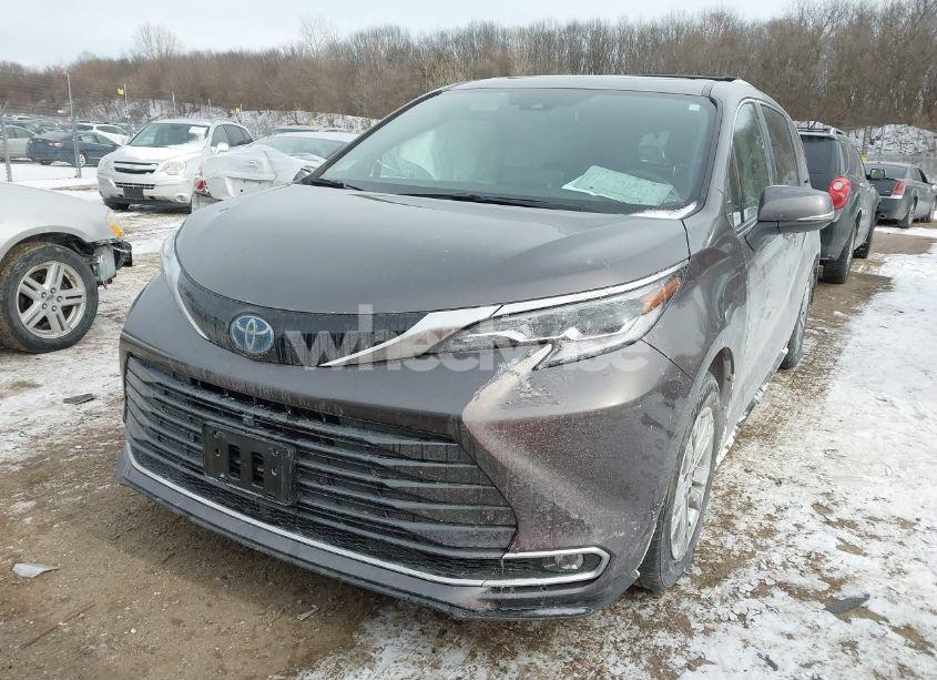 Photo 2 of 2023 Toyota Sienna PLATINUM (VIN 5TDESKFC3PS078602)