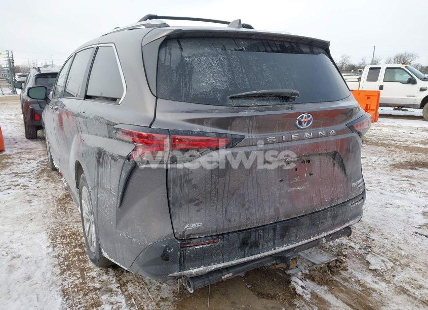 Photo 3 of 2023 Toyota Sienna PLATINUM (VIN 5TDESKFC3PS078602)