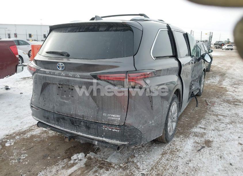 Photo 4 of 2023 Toyota Sienna PLATINUM (VIN 5TDESKFC3PS078602)