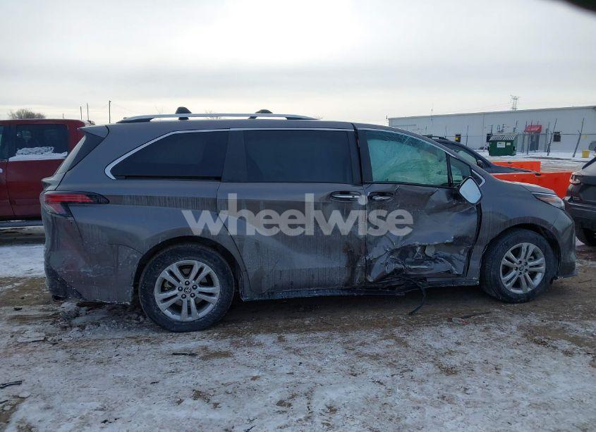 Photo 6 of 2023 Toyota Sienna PLATINUM (VIN 5TDESKFC3PS078602)