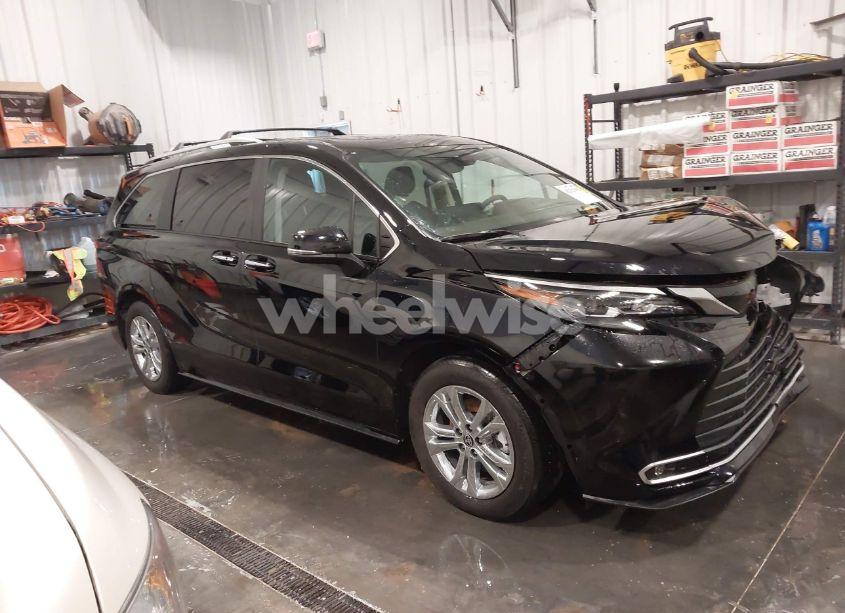 2024 Toyota Sienna PLATINUM (VIN 5TDESKFC3RS145914) main photo