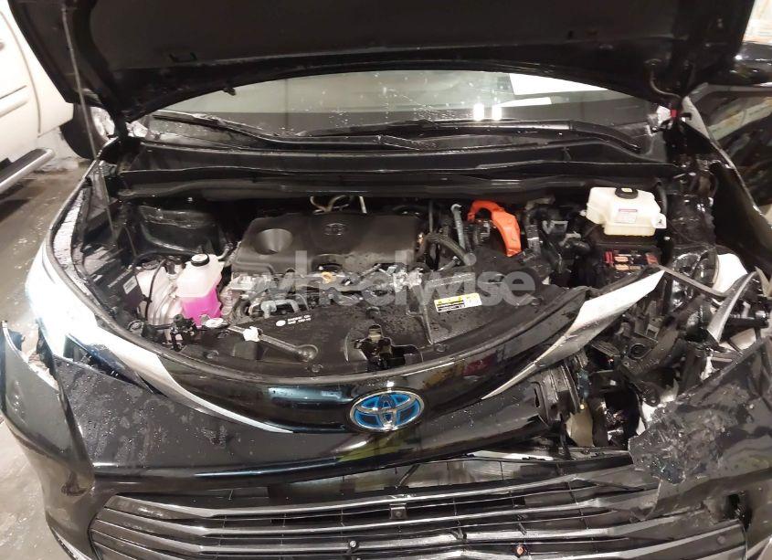 Photo 10 of 2024 Toyota Sienna PLATINUM (VIN 5TDESKFC3RS145914)