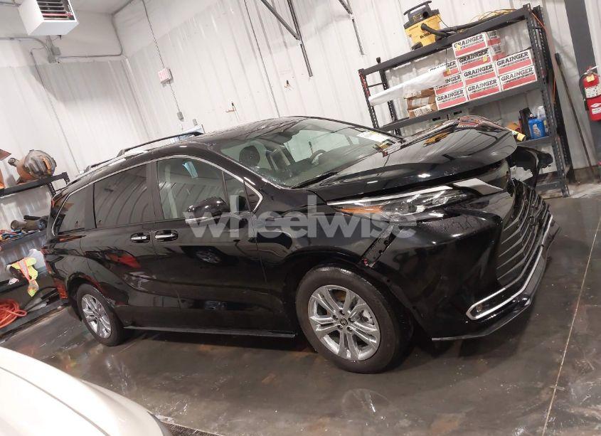 Photo 14 of 2024 Toyota Sienna PLATINUM (VIN 5TDESKFC3RS145914)