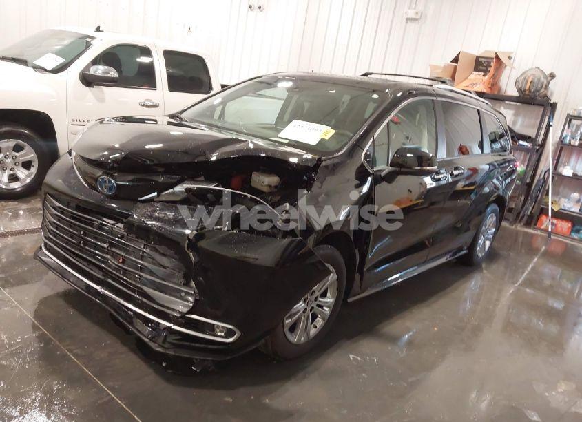 Photo 2 of 2024 Toyota Sienna PLATINUM (VIN 5TDESKFC3RS145914)