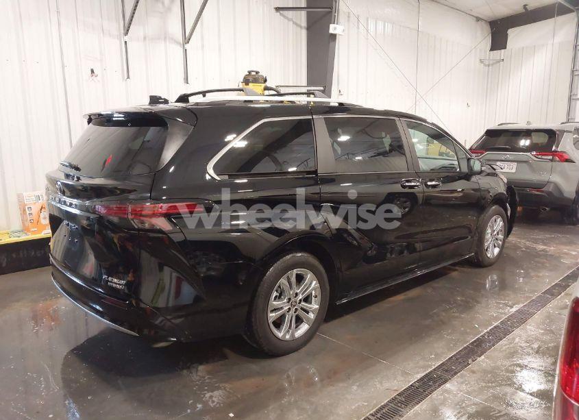 Photo 4 of 2024 Toyota Sienna PLATINUM (VIN 5TDESKFC3RS145914)