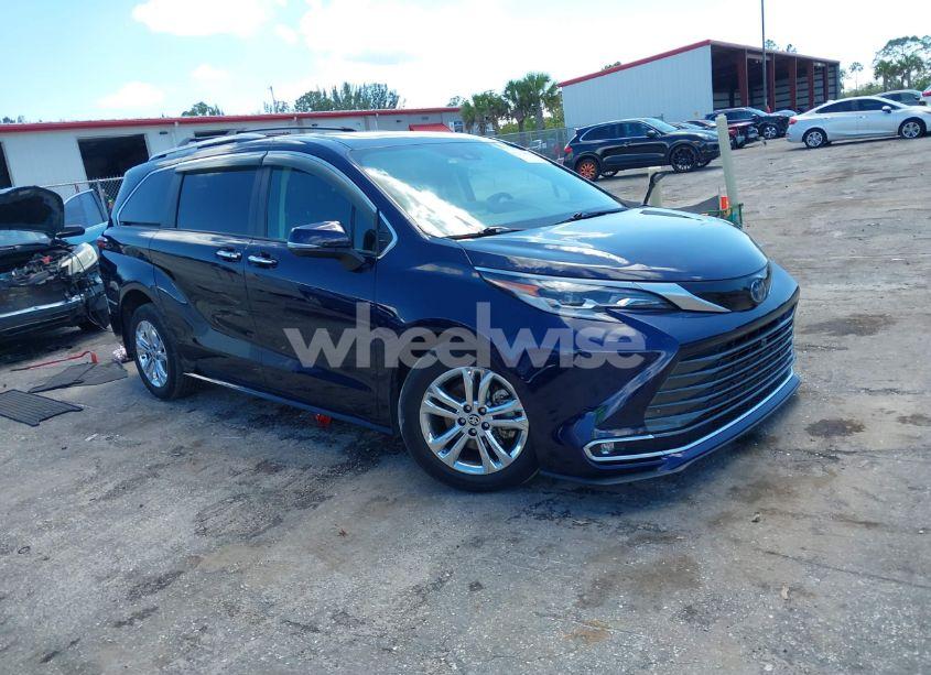 2022 Toyota Sienna PLATINUM (VIN 5TDESKFC4NS072028) main photo