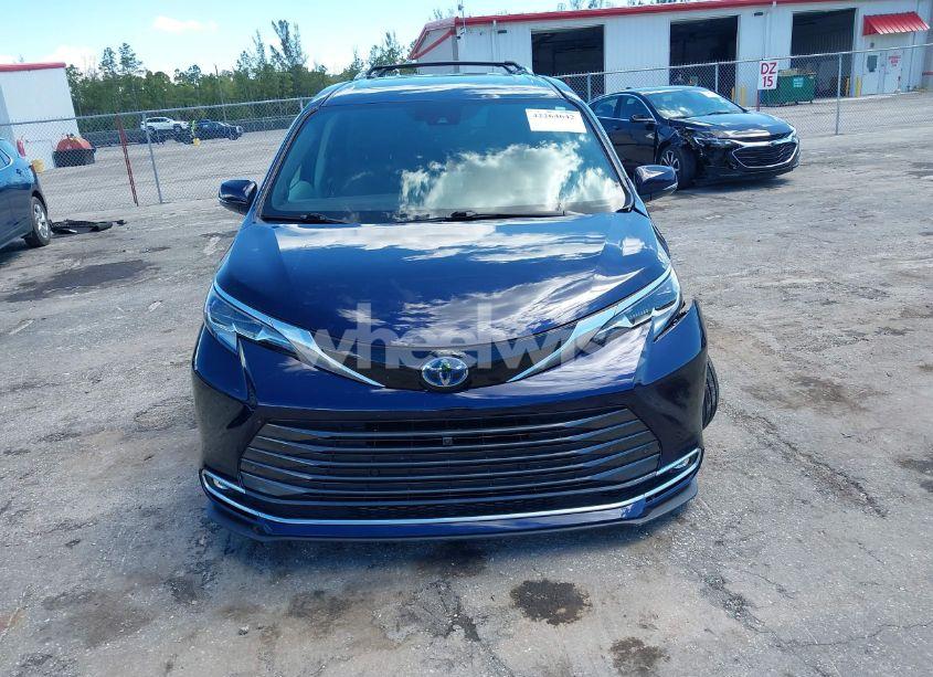 Photo 12 of 2022 Toyota Sienna PLATINUM (VIN 5TDESKFC4NS072028)