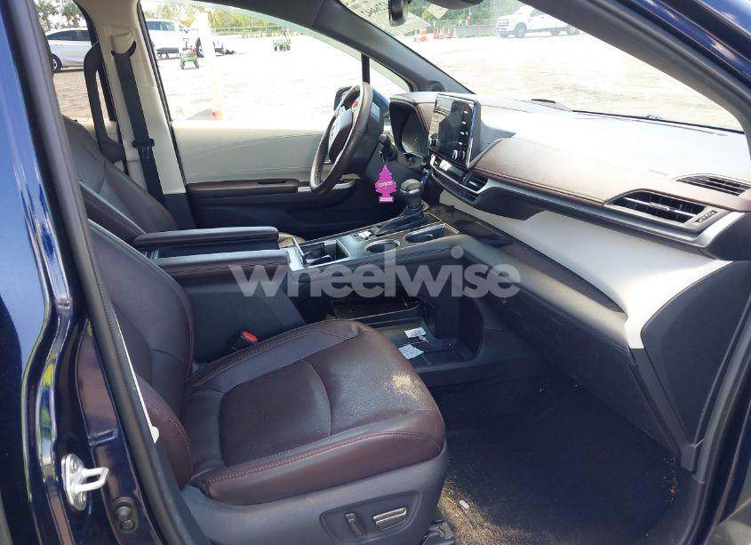 Photo 5 of 2022 Toyota Sienna PLATINUM (VIN 5TDESKFC4NS072028)