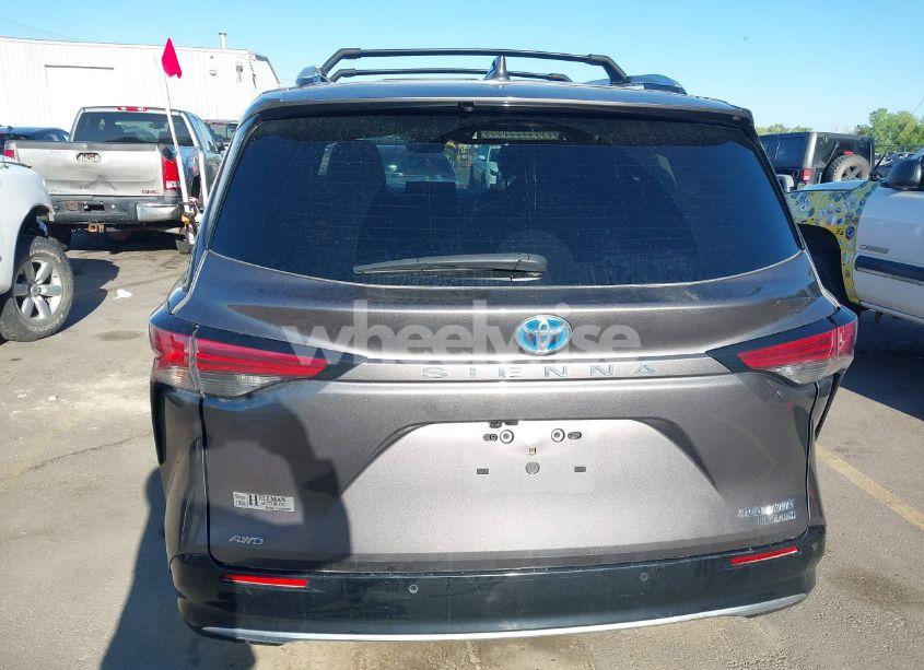 Photo 17 of 2024 Toyota Sienna PLATINUM (VIN 5TDESKFC4RS113702)