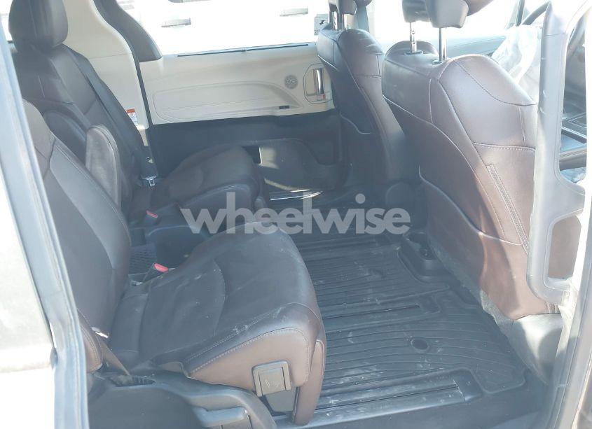 Photo 8 of 2024 Toyota Sienna PLATINUM (VIN 5TDESKFC4RS113702)
