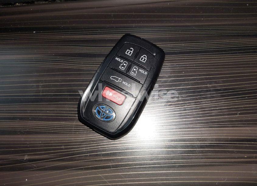 Photo 11 of 2024 Toyota Sienna PLATINUM (VIN 5TDESKFC4RS137515)