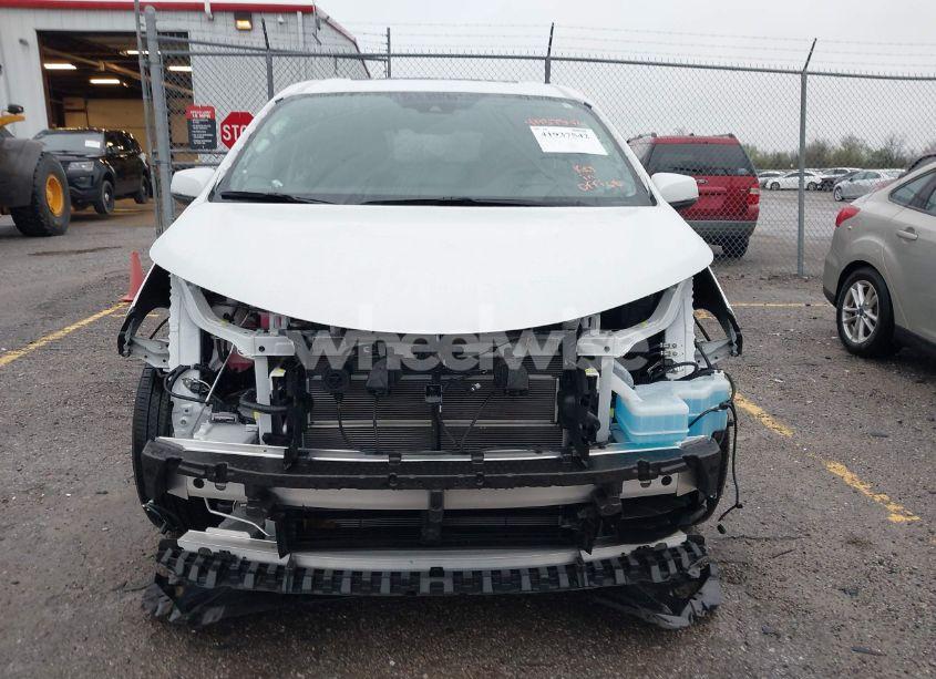 Photo 12 of 2024 Toyota Sienna PLATINUM (VIN 5TDESKFC4RS137515)