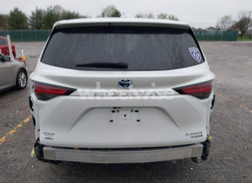 Photo 16 of 2024 Toyota Sienna PLATINUM (VIN 5TDESKFC4RS137515)