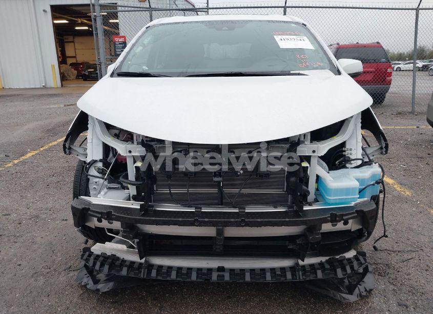 Photo 6 of 2024 Toyota Sienna PLATINUM (VIN 5TDESKFC4RS137515)