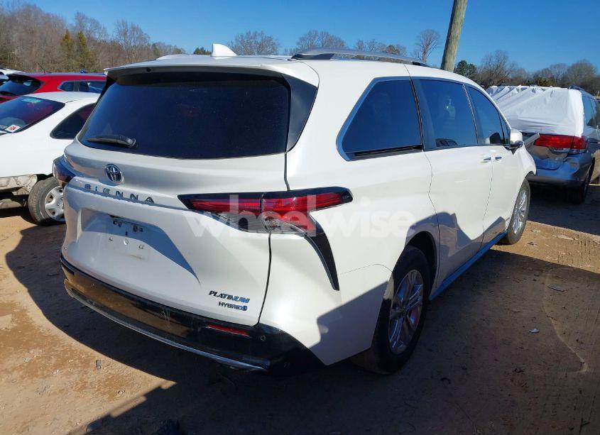 Photo 4 of 2021 Toyota Sienna PLATINUM (VIN 5TDESKFC5MS034175)