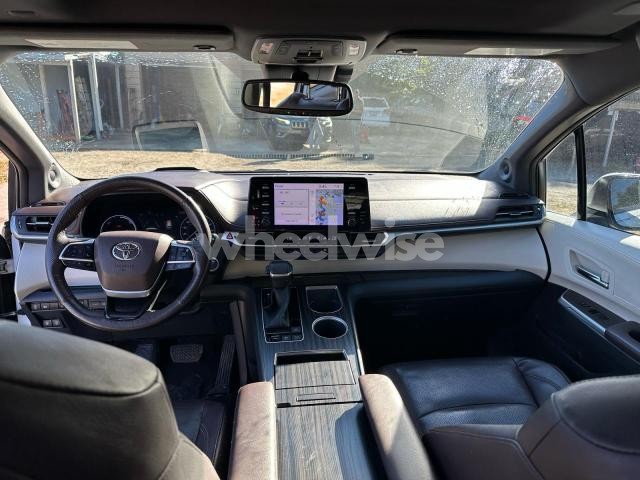 Photo 5 of 2022 TOYOTA SIENNA LIMITED (VIN 5TDESKFC5NS046070)