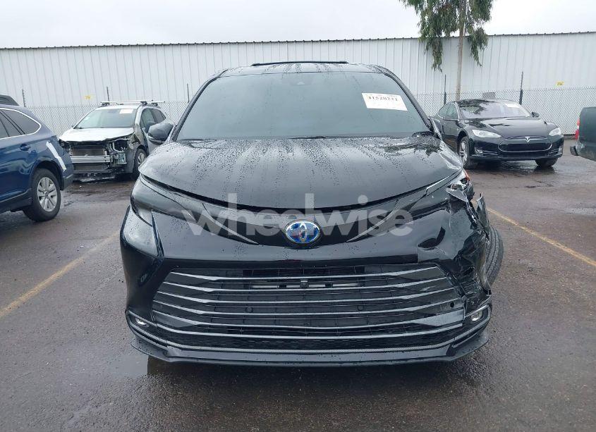 Photo 12 of 2023 Toyota Sienna PLATINUM (VIN 5TDESKFC5PS097037)