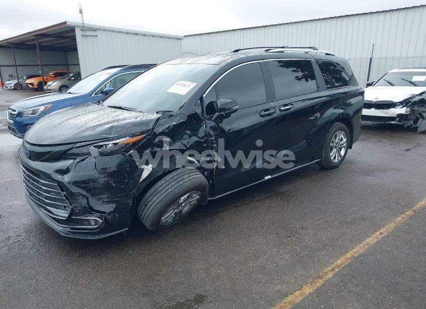 Photo 2 of 2023 Toyota Sienna PLATINUM (VIN 5TDESKFC5PS097037)