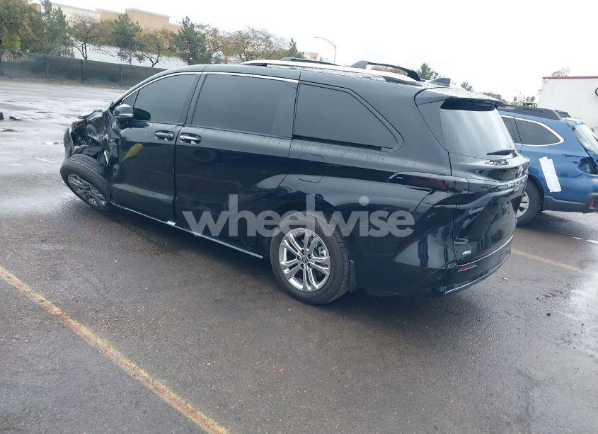 Photo 3 of 2023 Toyota Sienna PLATINUM (VIN 5TDESKFC5PS097037)