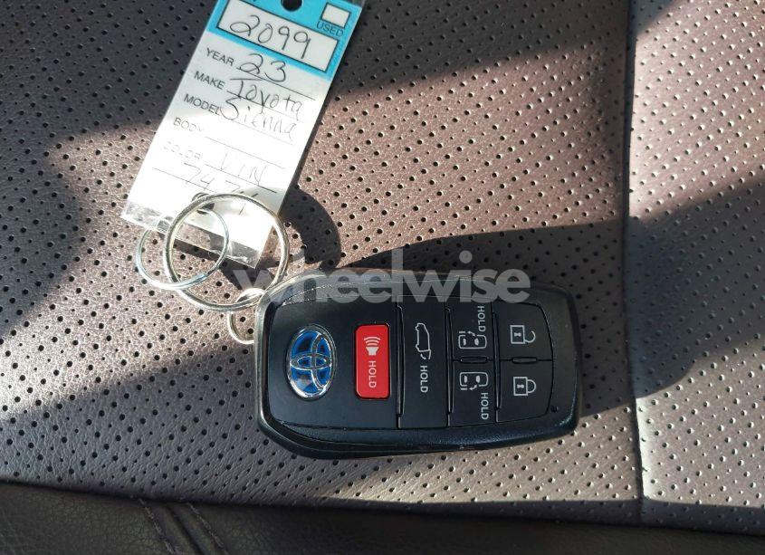 Photo 11 of 2023 Toyota Sienna PLATINUM (VIN 5TDESKFC5PS097474)