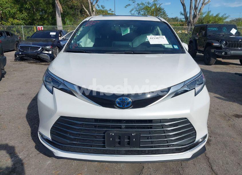 Photo 12 of 2023 Toyota Sienna PLATINUM (VIN 5TDESKFC5PS097474)