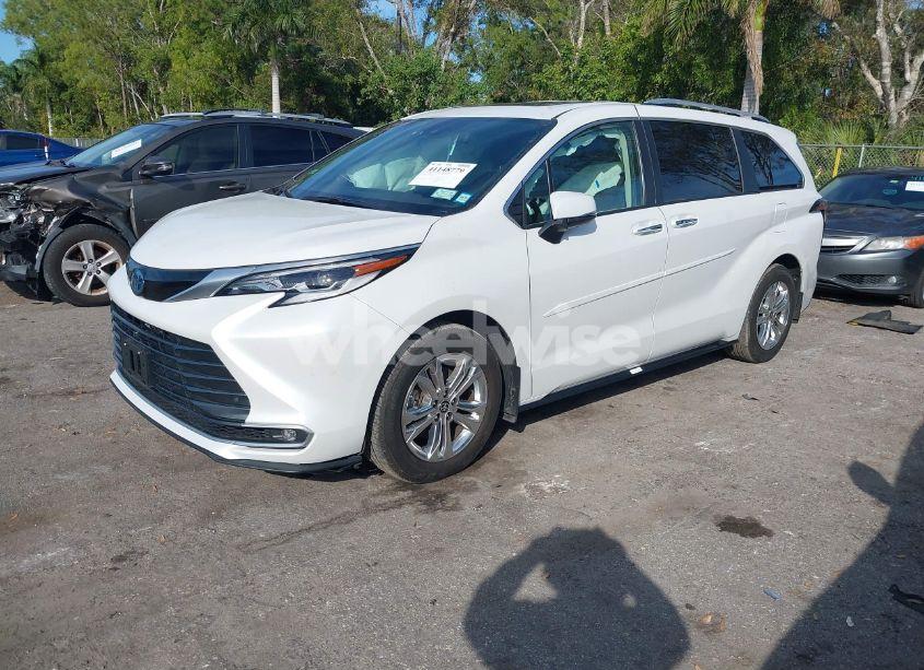 Photo 2 of 2023 Toyota Sienna PLATINUM (VIN 5TDESKFC5PS097474)