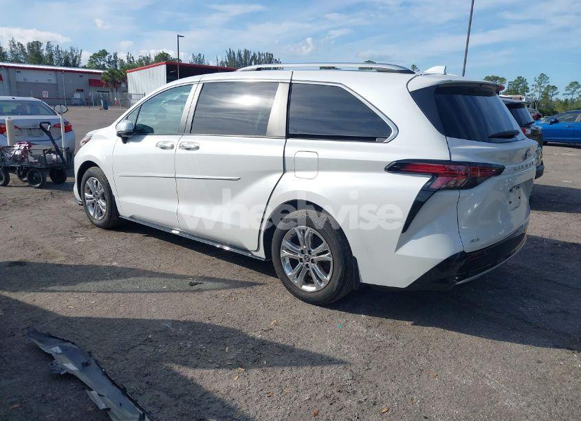 Photo 3 of 2023 Toyota Sienna PLATINUM (VIN 5TDESKFC5PS097474)