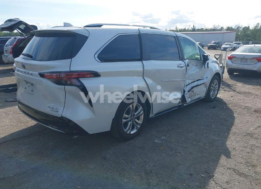 Photo 4 of 2023 Toyota Sienna PLATINUM (VIN 5TDESKFC5PS097474)