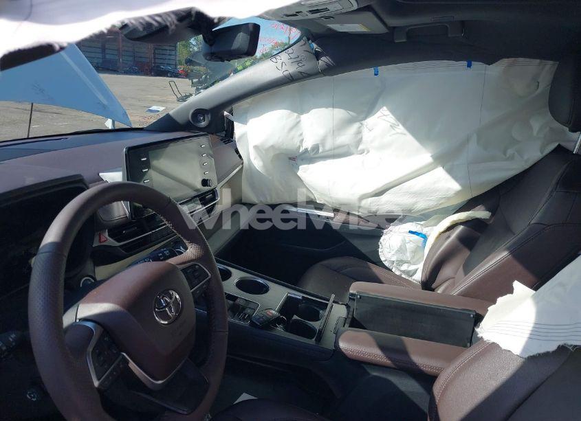 Photo 5 of 2023 Toyota Sienna PLATINUM (VIN 5TDESKFC5PS097474)