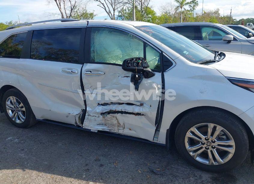 Photo 6 of 2023 Toyota Sienna PLATINUM (VIN 5TDESKFC5PS097474)