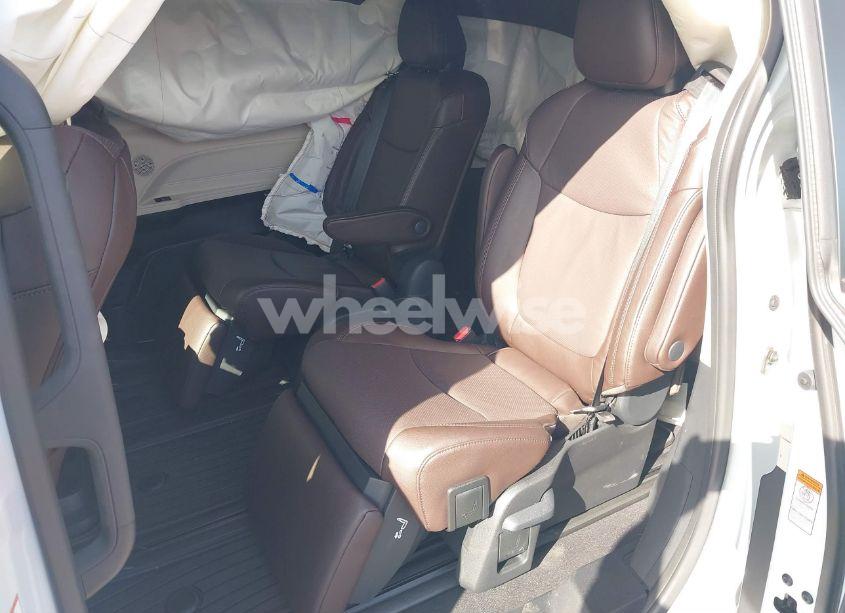 Photo 8 of 2023 Toyota Sienna PLATINUM (VIN 5TDESKFC5PS097474)