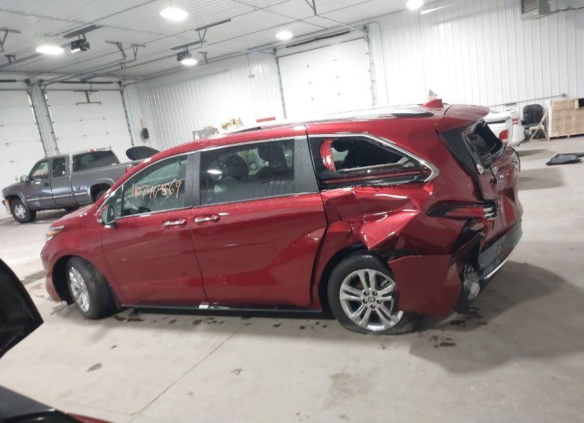 Photo 14 of 2022 Toyota Sienna PLATINUM (VIN 5TDESKFC9NS055256)