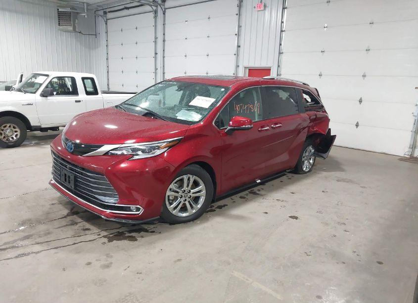Photo 2 of 2022 Toyota Sienna PLATINUM (VIN 5TDESKFC9NS055256)