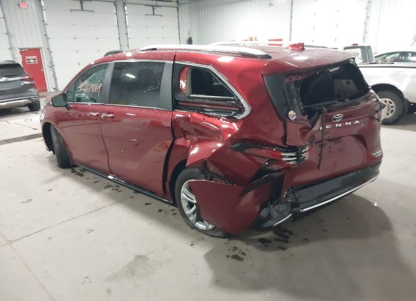 Photo 3 of 2022 Toyota Sienna PLATINUM (VIN 5TDESKFC9NS055256)