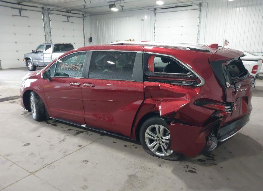 Photo 6 of 2022 Toyota Sienna PLATINUM (VIN 5TDESKFC9NS055256)