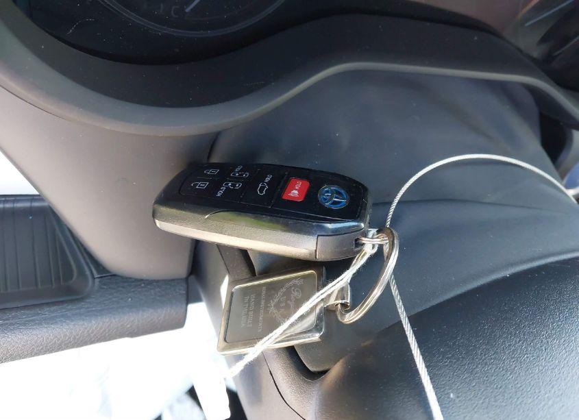 Photo 11 of 2023 Toyota Sienna PLATINUM (VIN 5TDESKFC9PS104684)