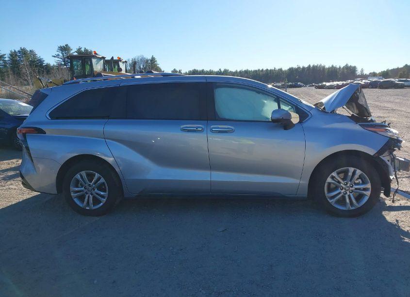 Photo 14 of 2023 Toyota Sienna PLATINUM (VIN 5TDESKFC9PS104684)