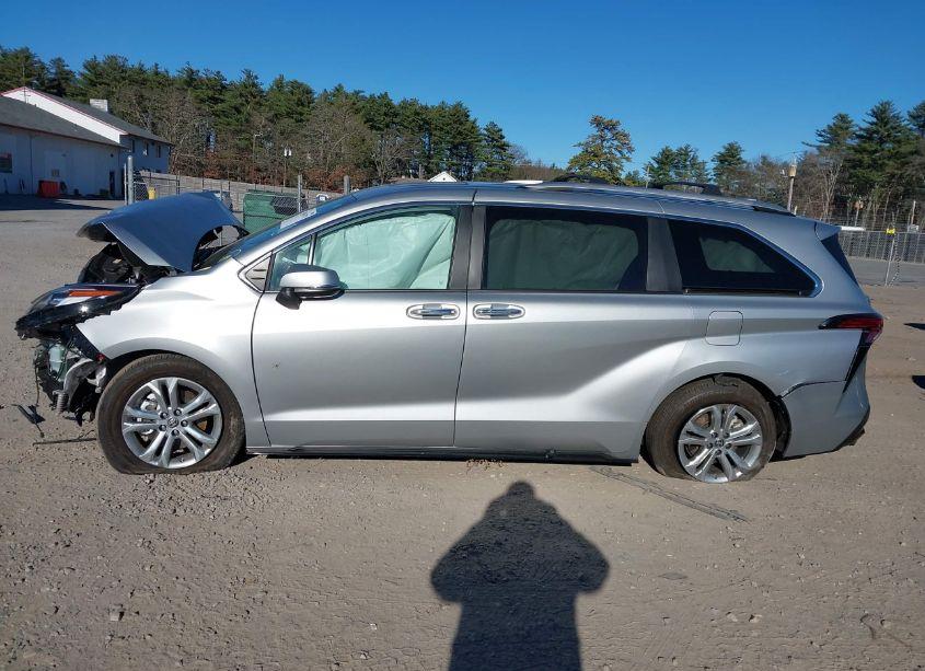 Photo 15 of 2023 Toyota Sienna PLATINUM (VIN 5TDESKFC9PS104684)