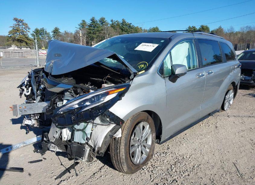Photo 2 of 2023 Toyota Sienna PLATINUM (VIN 5TDESKFC9PS104684)
