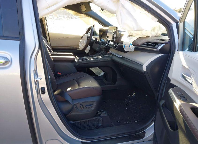 Photo 5 of 2023 Toyota Sienna PLATINUM (VIN 5TDESKFC9PS104684)