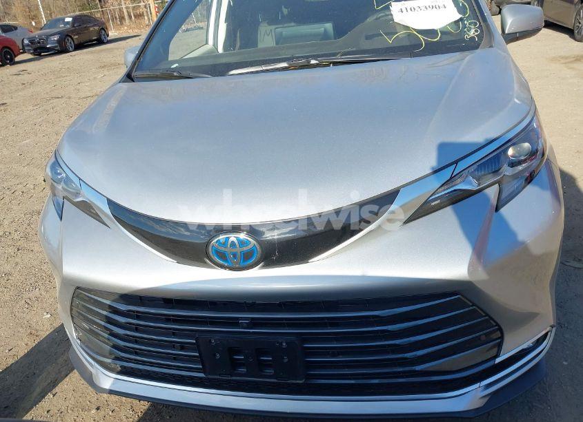 Photo 12 of 2024 Toyota Sienna PLATINUM (VIN 5TDESKFCXRS109542)