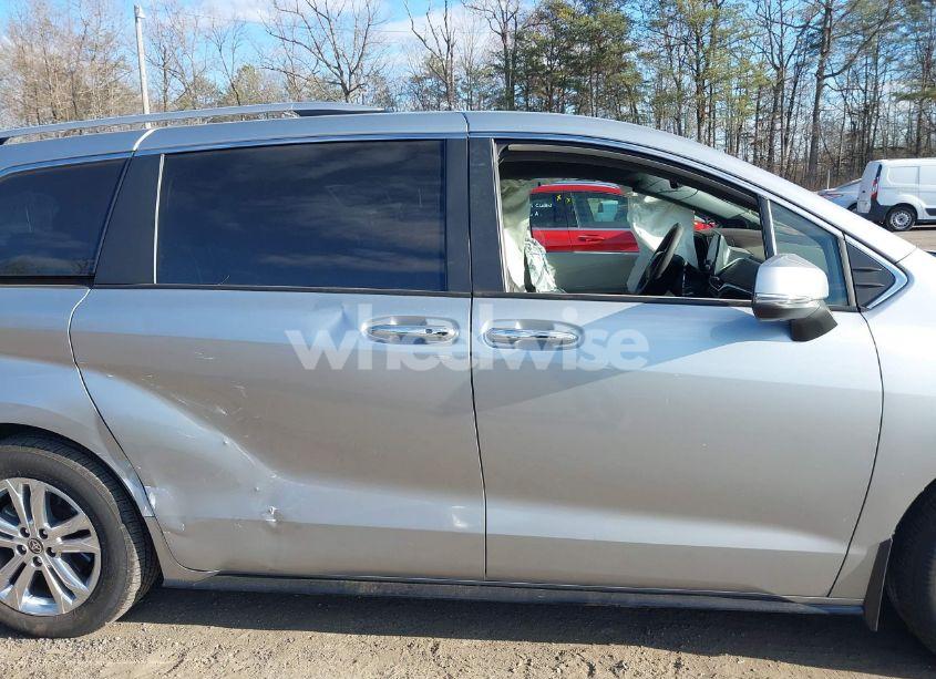Photo 13 of 2024 Toyota Sienna PLATINUM (VIN 5TDESKFCXRS109542)