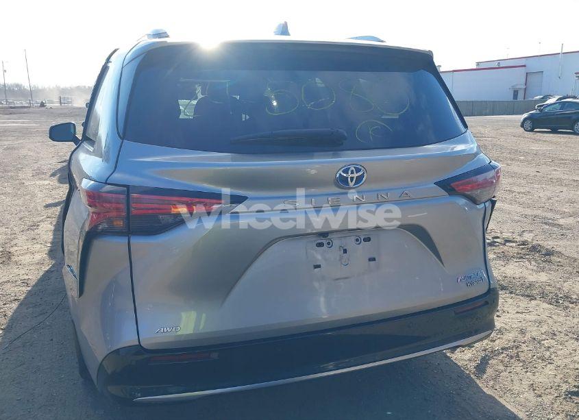 Photo 16 of 2024 Toyota Sienna PLATINUM (VIN 5TDESKFCXRS109542)