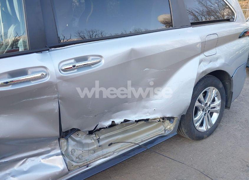 Photo 18 of 2024 Toyota Sienna PLATINUM (VIN 5TDESKFCXRS109542)