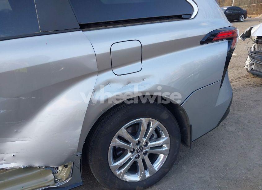 Photo 19 of 2024 Toyota Sienna PLATINUM (VIN 5TDESKFCXRS109542)